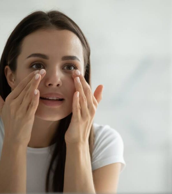 How to Remove Under Eye Bags: Effective Treatments and Quick Fixes